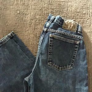 I’m selling these really cute straight legged jean